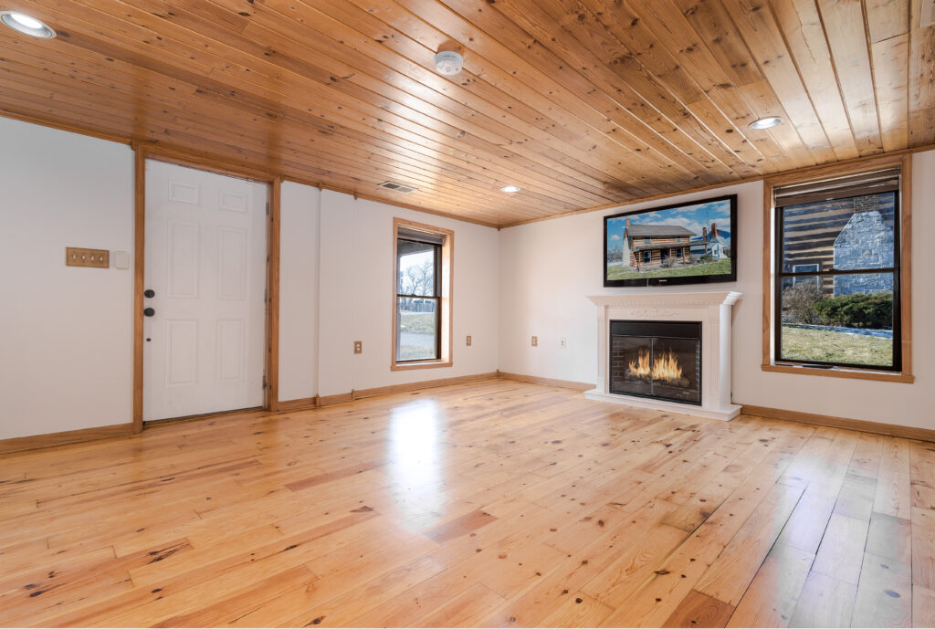 36 Runnymeade living room