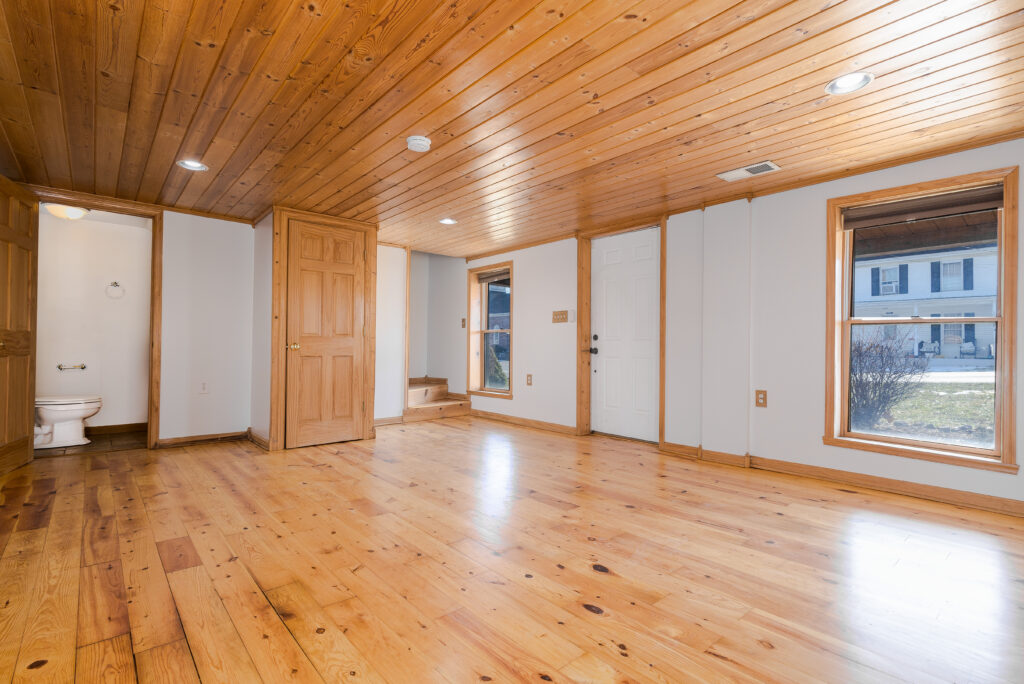 36 Runnymeade living room