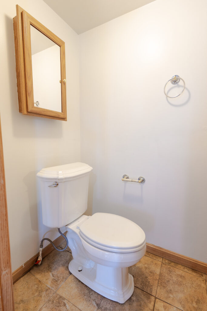 36 Runnymeade half bath
